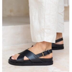 NWT!  LIBERTE CAPRI GENUINE LEATHER BLACK SANDALS.